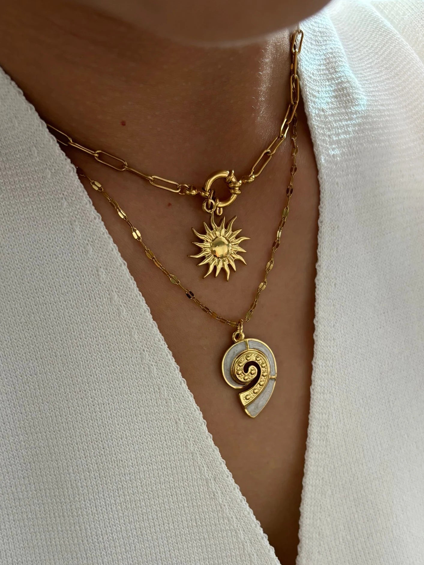 Coastal Sun Flower White Enamel Conch Pendant Necklace Stackable High Quality
