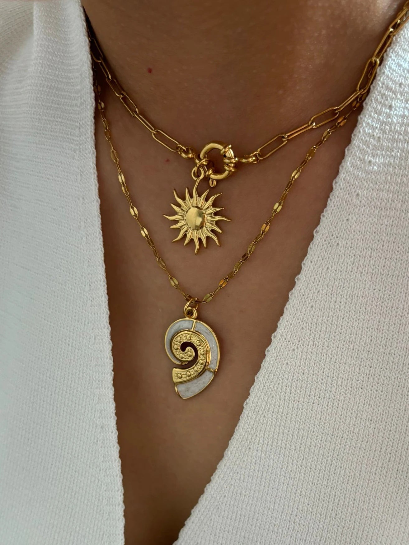 Coastal Sun Flower White Enamel Conch Pendant Necklace Stackable High Quality